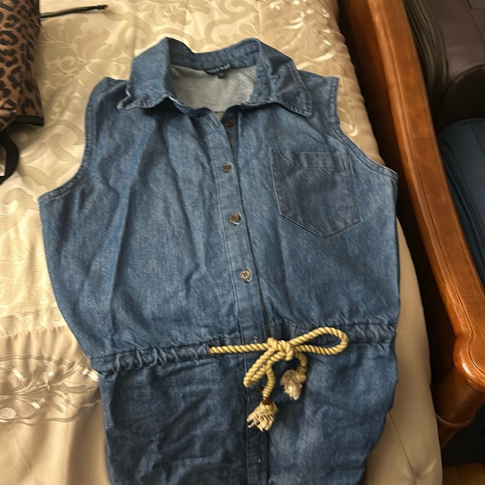 Denim dress with rope tie. Mini length.